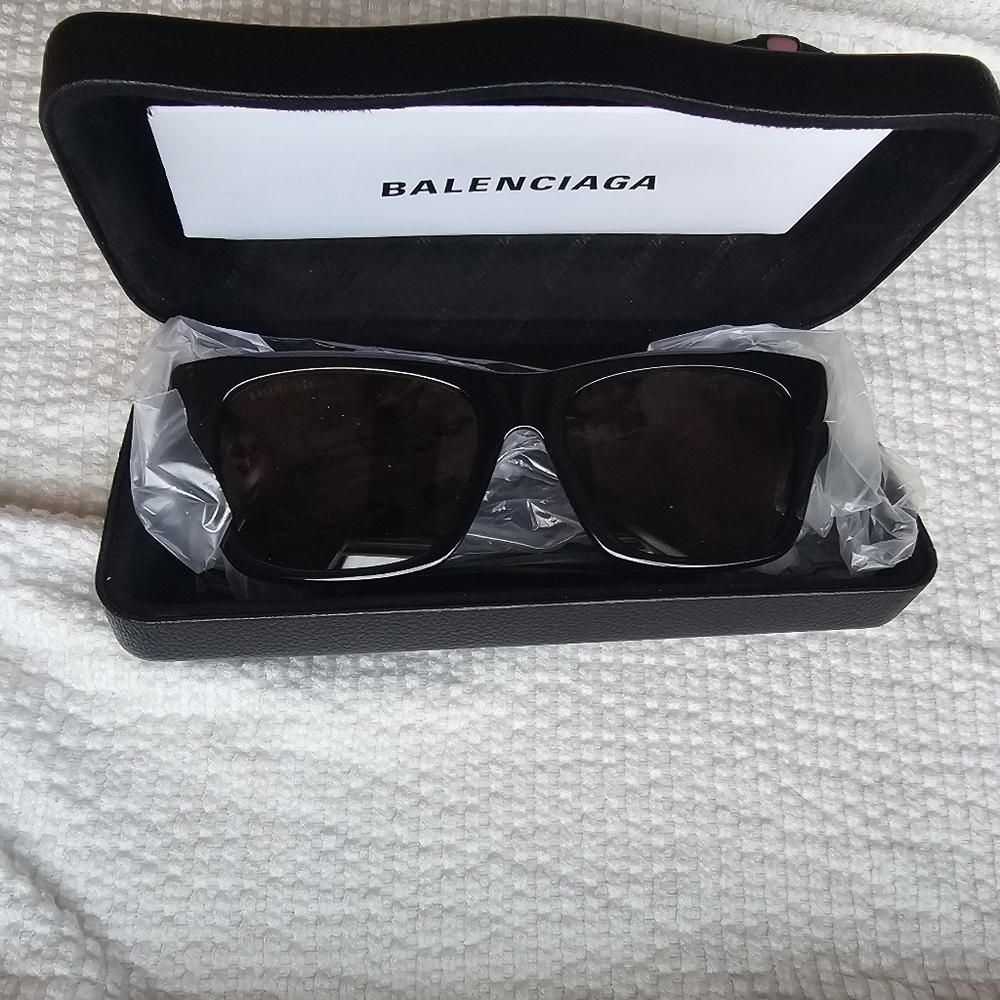 Balenciaga Sunglasses Unisex Black Square Frame with Logo BB0262SA